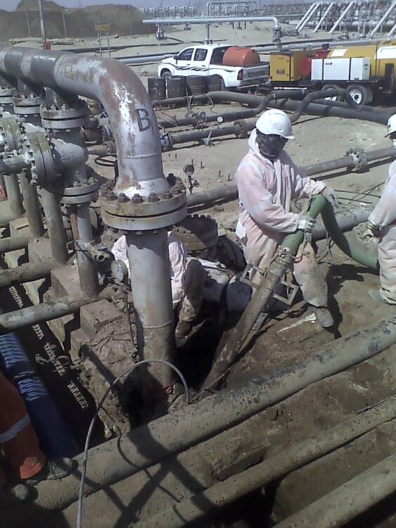 Crews use Vac-Tron unit for hydro vacuum excavation at oil field in Iraq.